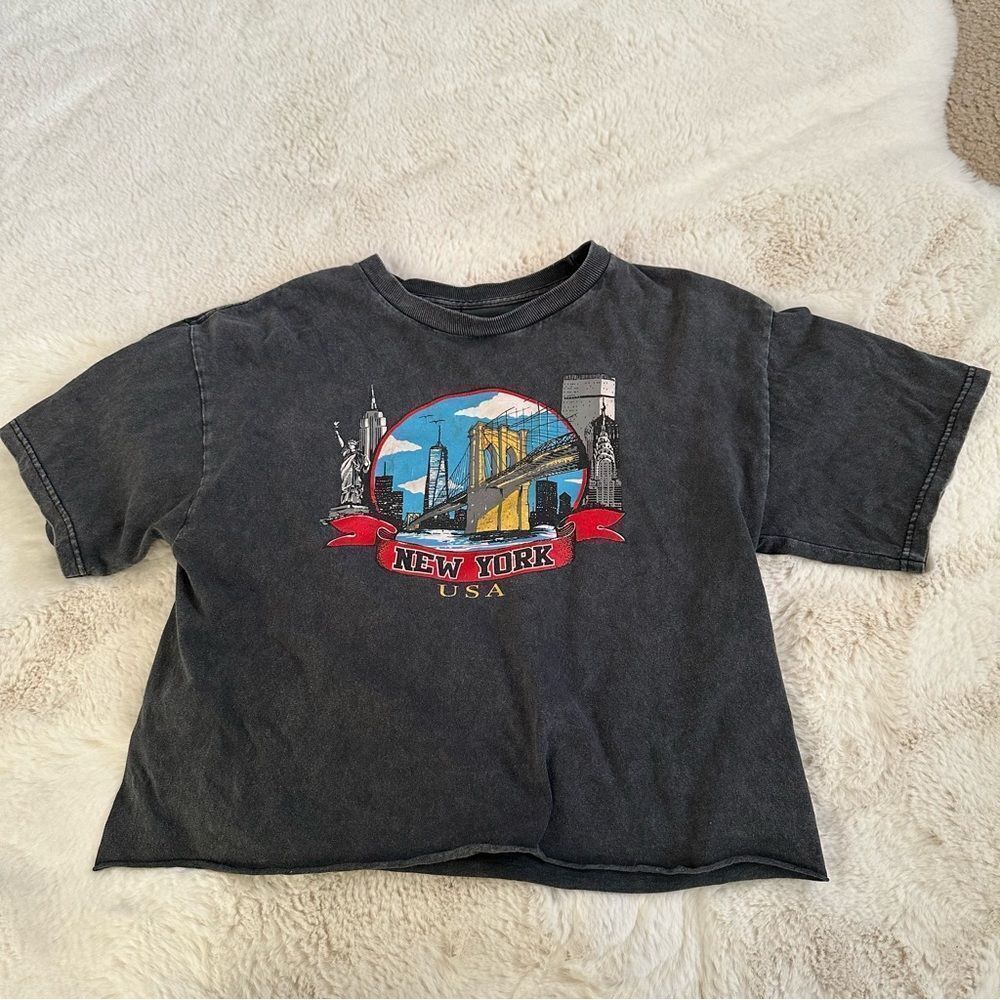Brandy Melville/ John Galt New York dark gray cropped graphic tee